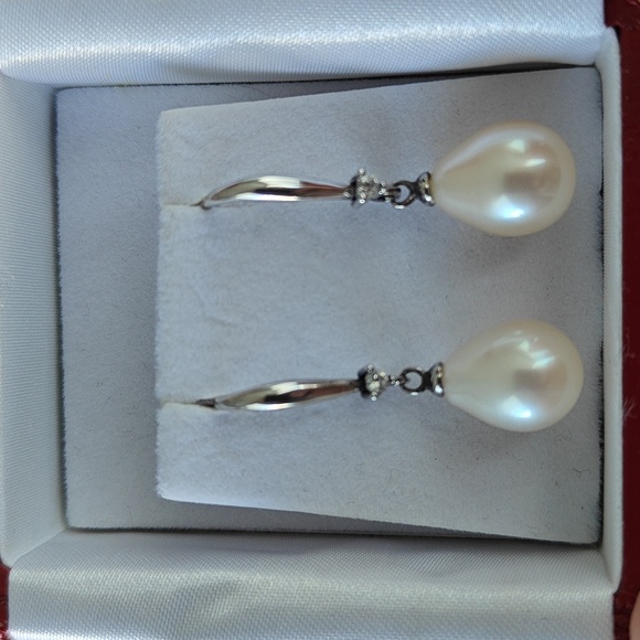 NIB Pearl Drop Earrings - Picture 3 of 4